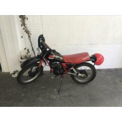 Yamaha dt50mx met kenteken, helm en sloten