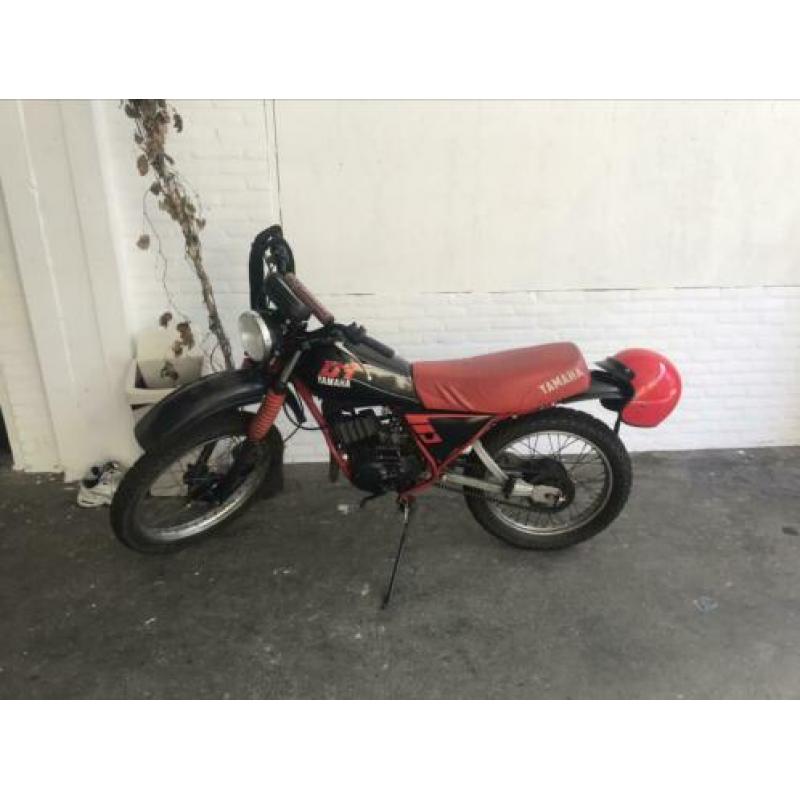 Yamaha dt50mx met kenteken, helm en sloten