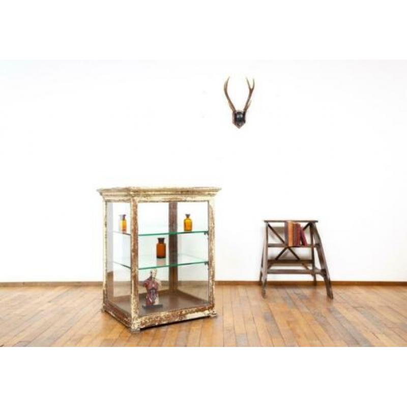 Antieke winkel toonbank vitrine prachtige patina brocante