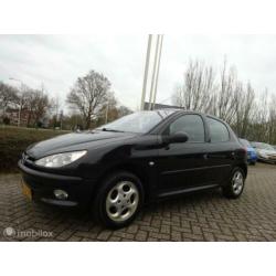 Peugeot 206 1.4 Gentry Premium 5drs, Leder/Airco/Nieuwe APK!