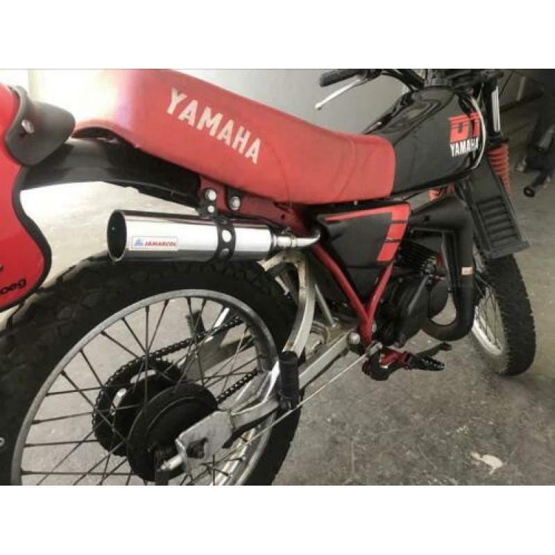 Yamaha dt50mx met kenteken, helm en sloten