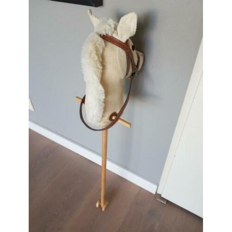 Leuk houten stokpaard met geluid - 93 cm