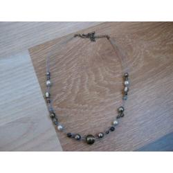 Twee nieuwe kralen kettingen. Set € 5,00