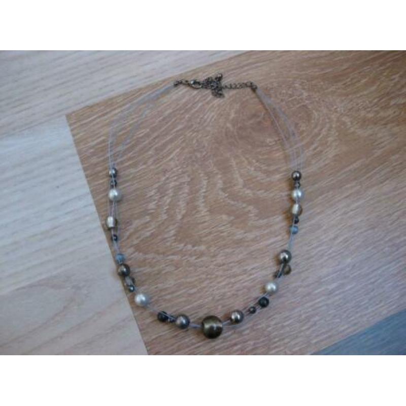 Twee nieuwe kralen kettingen. Set € 5,00