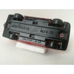 Majorette. Alfa Romeo 75. Rood met trekhaak.
