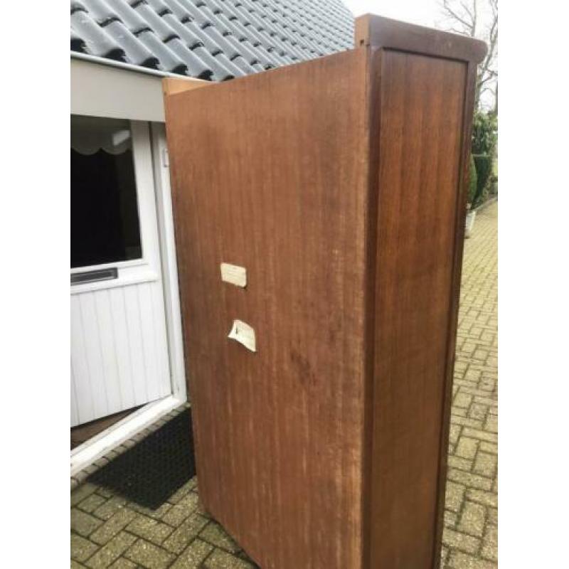 Donker eiken kast