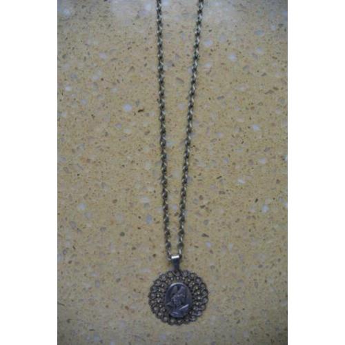 Oude orginele mooie ketting verzilverd meisje