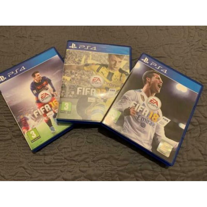 PlayStation 4, 2 controllers, Red dead 2 + 10 Games