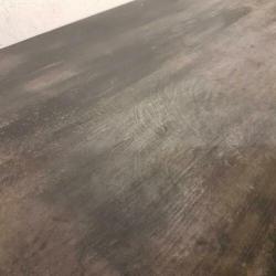 Tout Blanc: stoere donkergrijze shabbychic salontafel