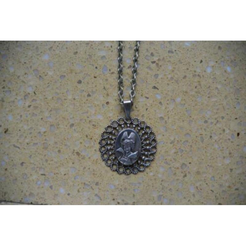 Oude orginele mooie ketting verzilverd meisje