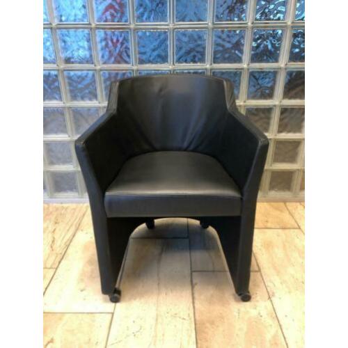 fauteuil, zwart lederen stoel , verrijdbaar