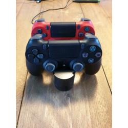Sony PlayStation 4 slim 1tb , 2 controllers, 2 spellen