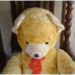Grote stro gevulde teddybeer.
