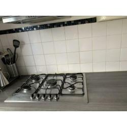 Keukenblad, spoelbak, kraan en kookplaat