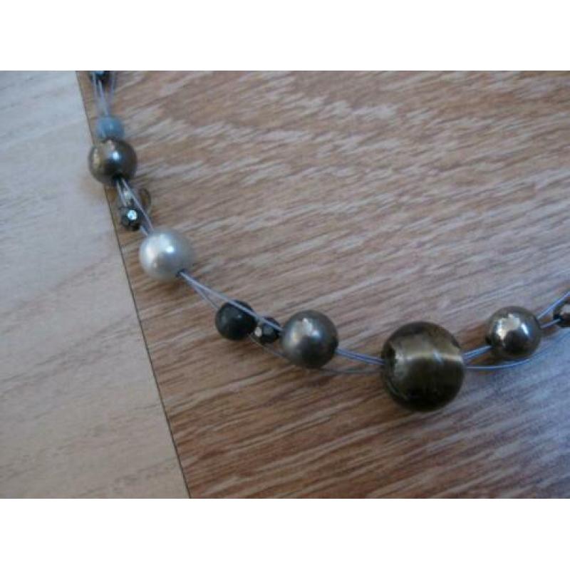 Twee nieuwe kralen kettingen. Set € 5,00