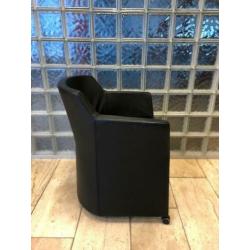 fauteuil, zwart lederen stoel , verrijdbaar