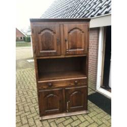 Donker eiken kast