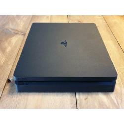 Sony PlayStation 4 slim 1tb , 2 controllers, 2 spellen