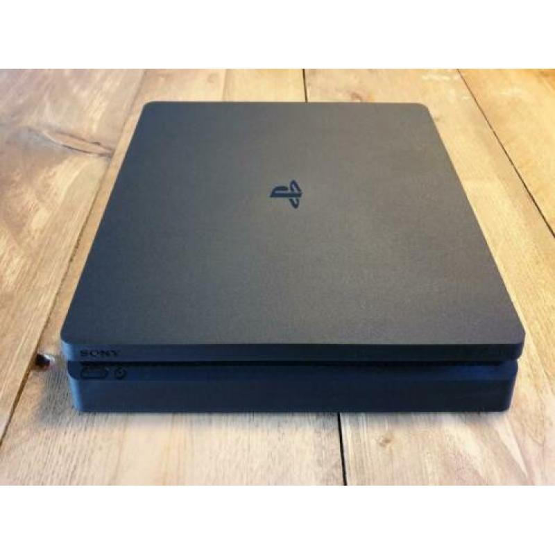 Sony PlayStation 4 slim 1tb , 2 controllers, 2 spellen