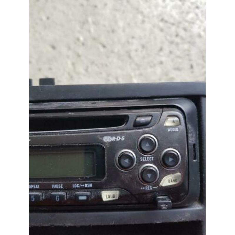 radio cd met frame en verloopstekker