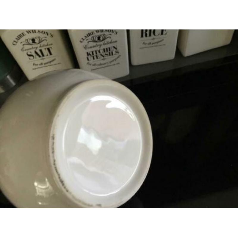 Claire Wilsons country kitchen pottery kan