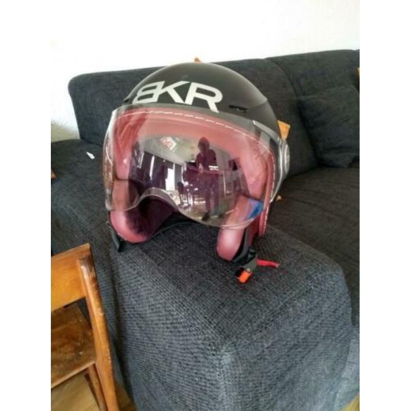 Mooie helm BKR matzwart maat M