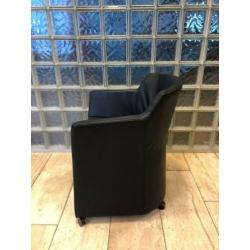 fauteuil, zwart lederen stoel , verrijdbaar