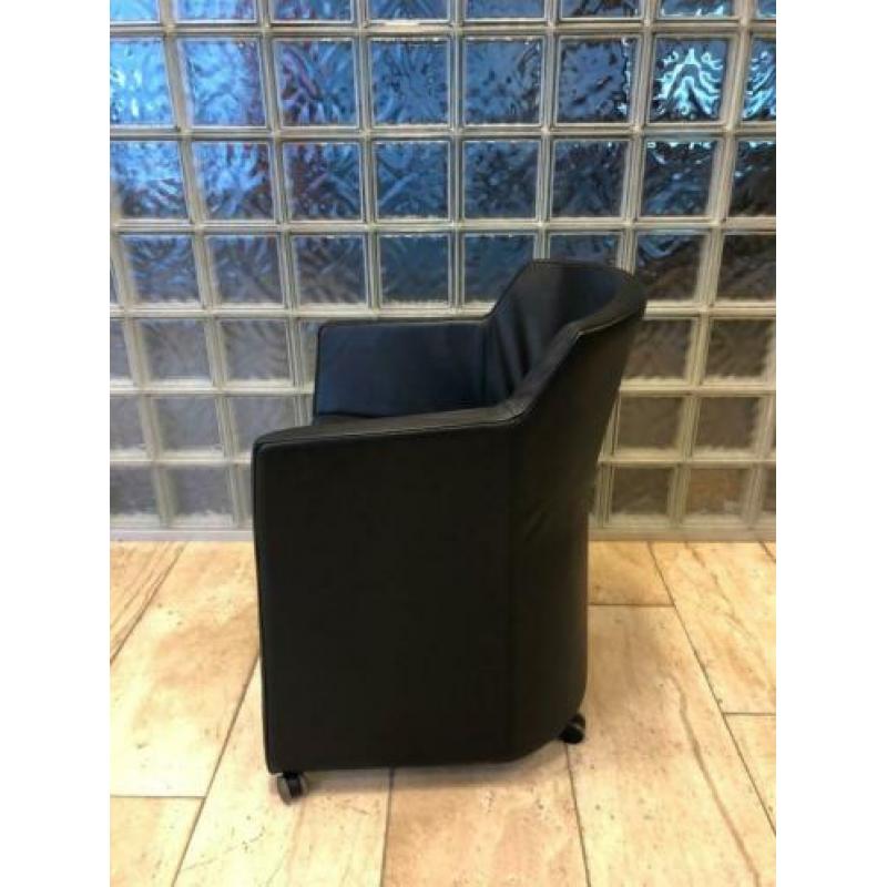 fauteuil, zwart lederen stoel , verrijdbaar