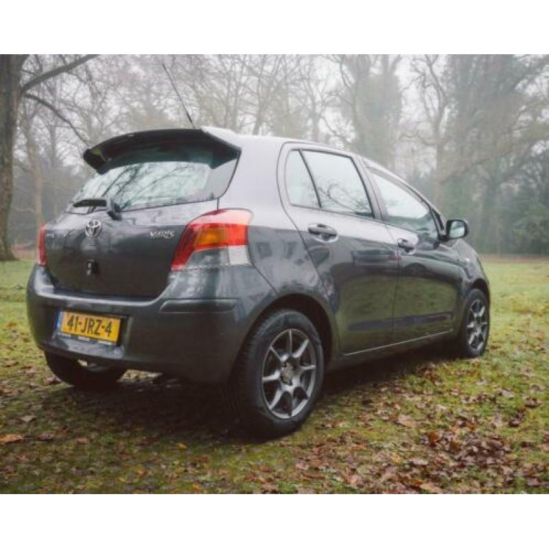 Toyota Yaris 1.0 12V Vvt-i 5DR Terra 2009 Grijs