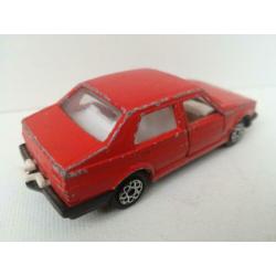 Majorette. Alfa Romeo 75. Rood met trekhaak.