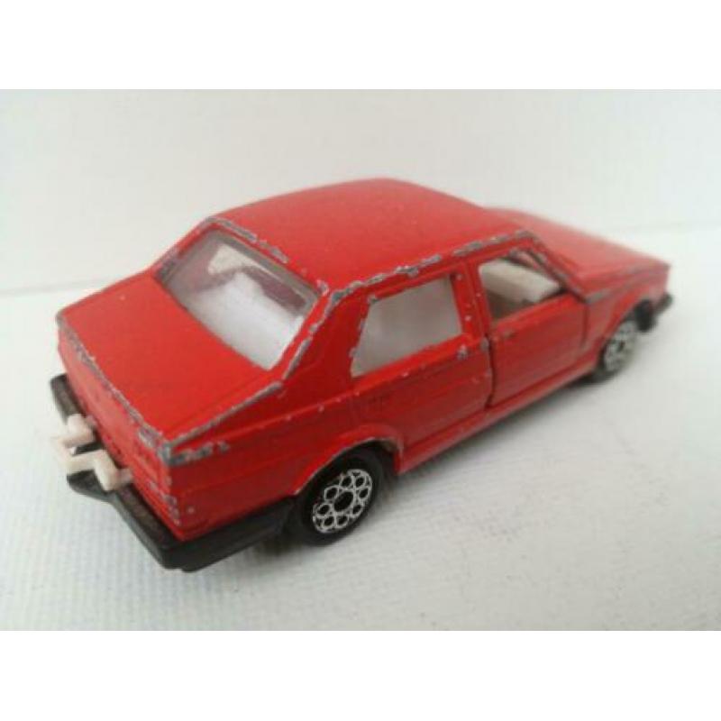 Majorette. Alfa Romeo 75. Rood met trekhaak.