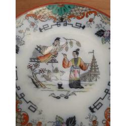 Fraai bordje. Petrus Regout. Timor. 'Chinees'. Antiek