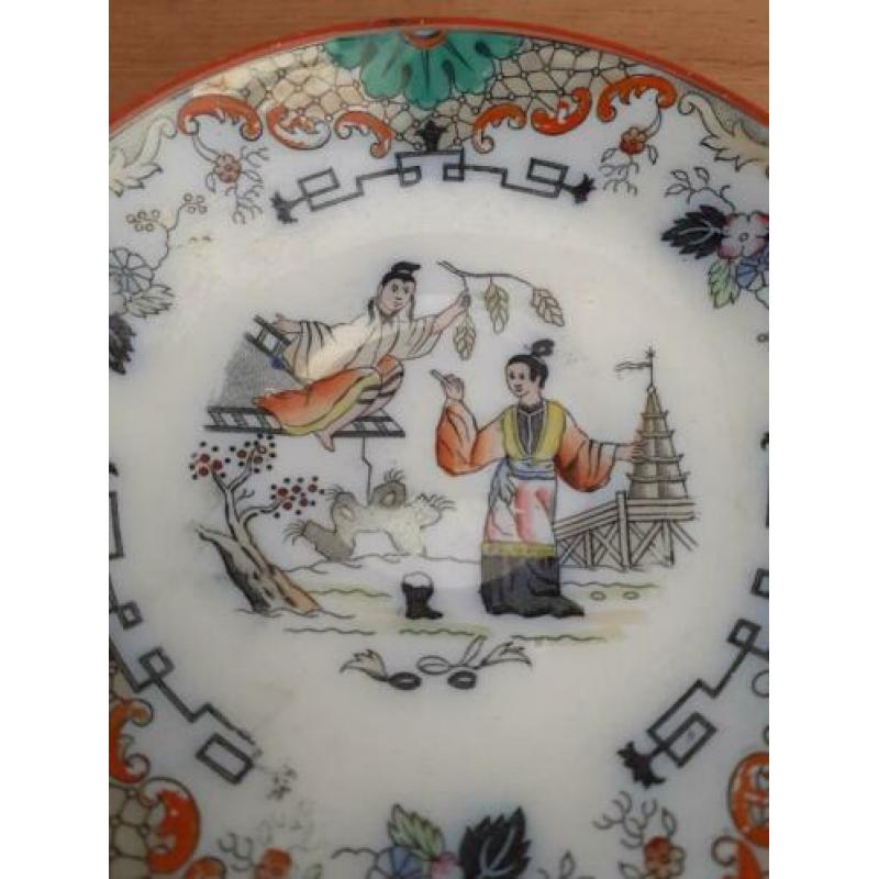 Fraai bordje. Petrus Regout. Timor. 'Chinees'. Antiek