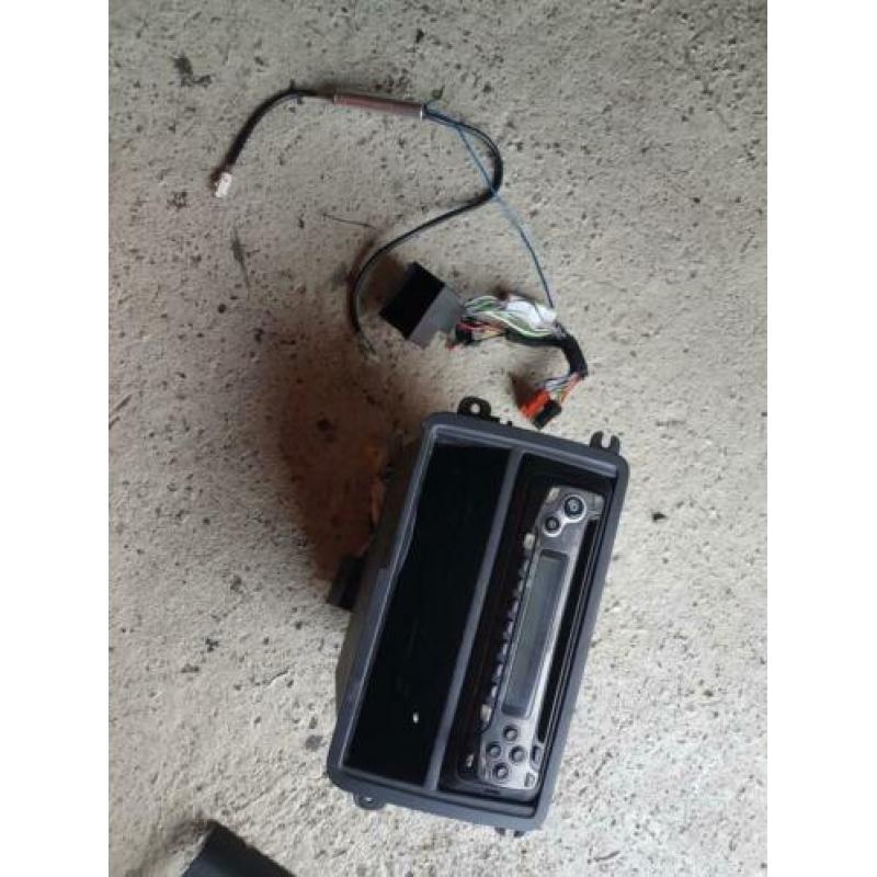 radio cd met frame en verloopstekker