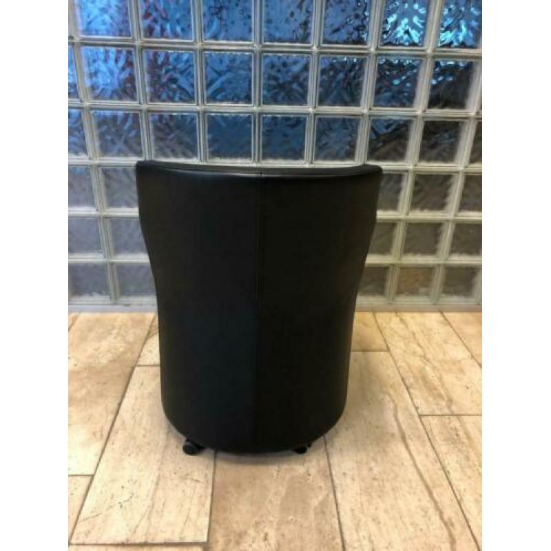 fauteuil, zwart lederen stoel , verrijdbaar
