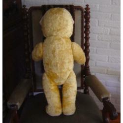 Grote stro gevulde teddybeer.