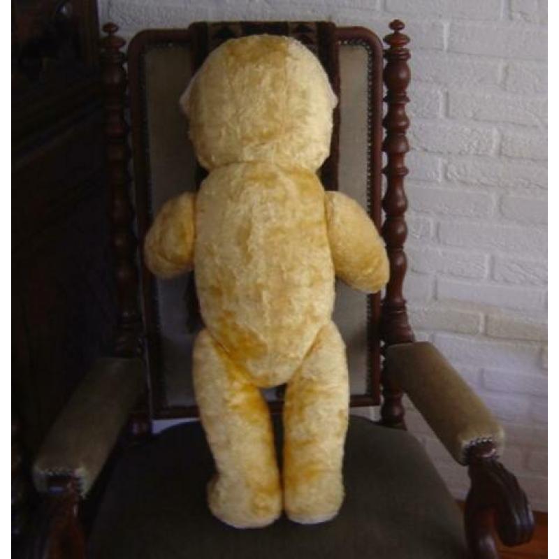 Grote stro gevulde teddybeer.