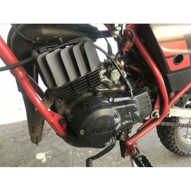 Yamaha dt50mx met kenteken, helm en sloten