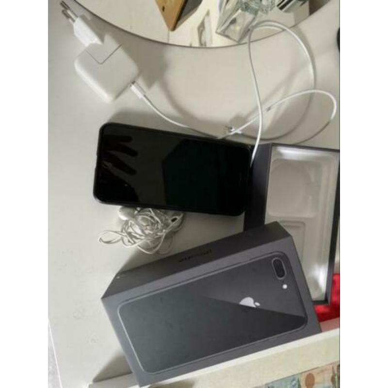 iPhone 8 Plus - 64 GB