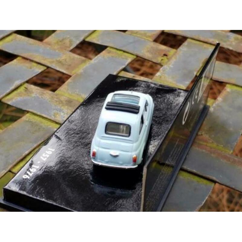 Fiat 500 Minichamps microchamps 1/64 lichtblauw