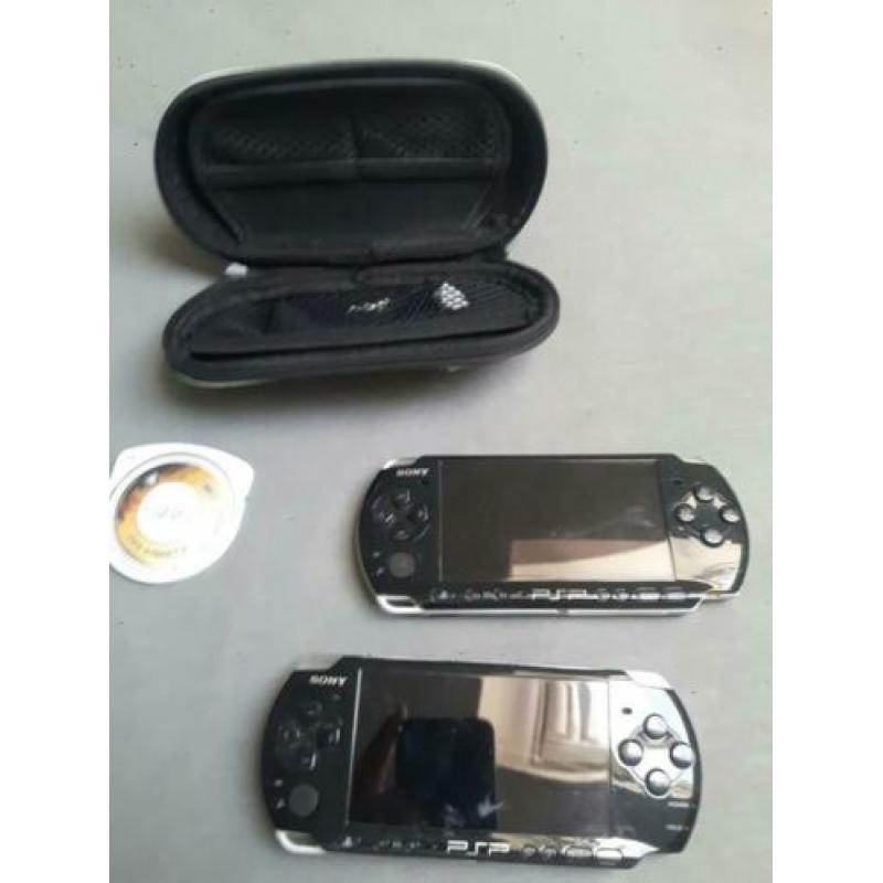 PSP 2 stuks + beshermhoes + spelletje