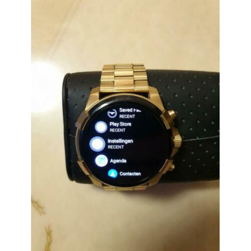 Nette Diesel On smartwatch gold ZGAN