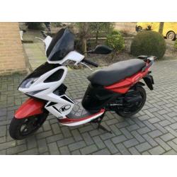 Snorscooter Kymco 2012.Dealeronderhouden incl.alle boekjes..