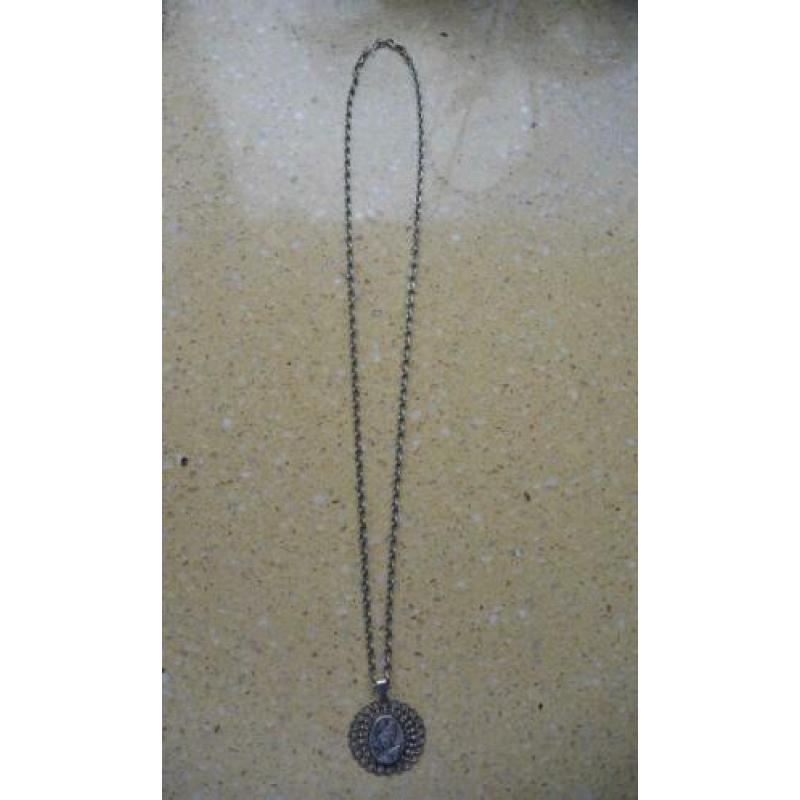 Oude orginele mooie ketting verzilverd meisje