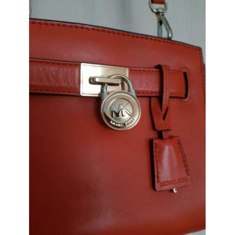 Michael Kors origineel tasje in warme oranje kleur.