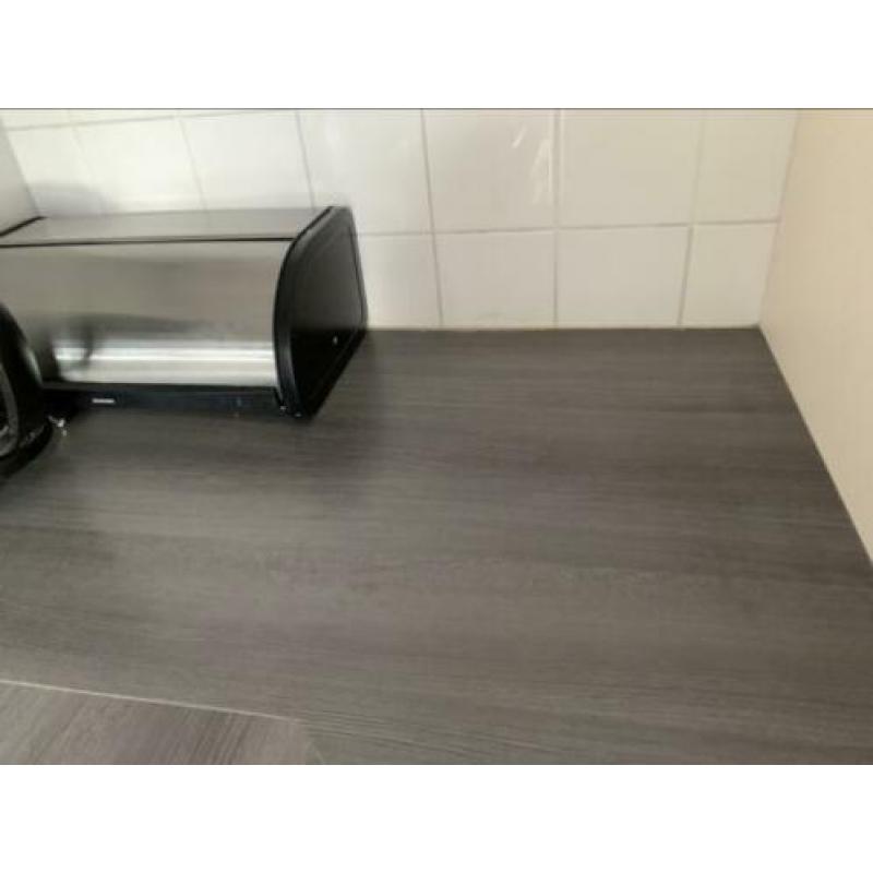 Keukenblad, spoelbak, kraan en kookplaat