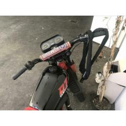 Yamaha dt50mx met kenteken, helm en sloten