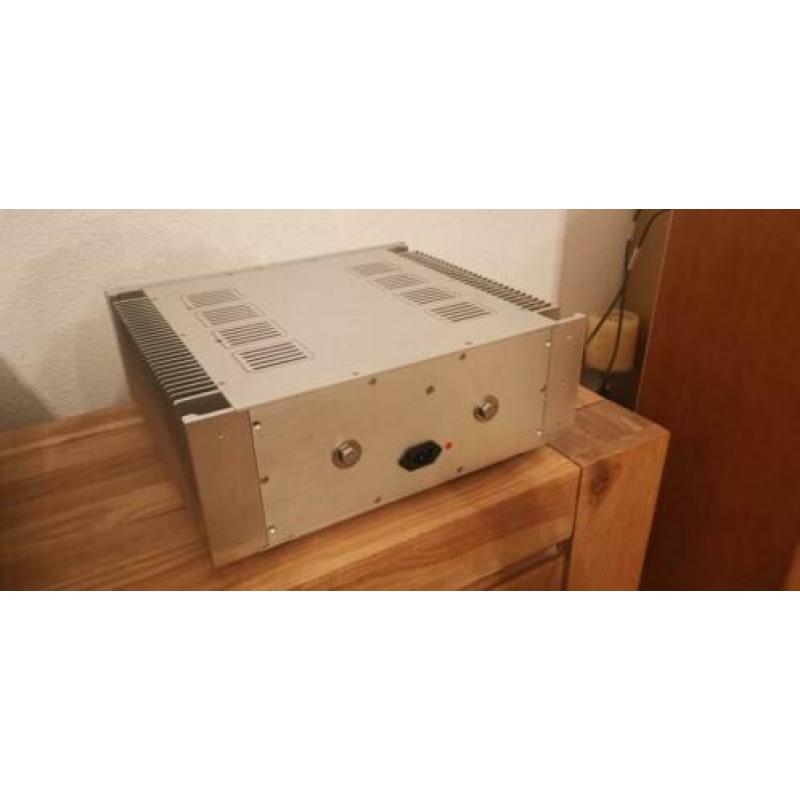 Hiraga eindversterker 2 x 55 Watt klasse A