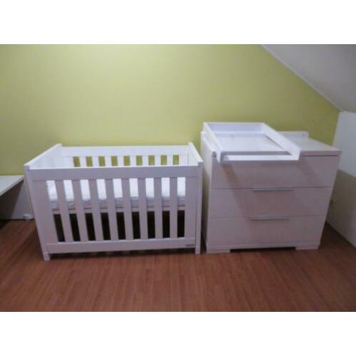 ledikant & commode hoogglans wit