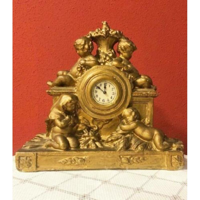 Oude tafelklok / pendule klok met barok engeltjes beeld-goud